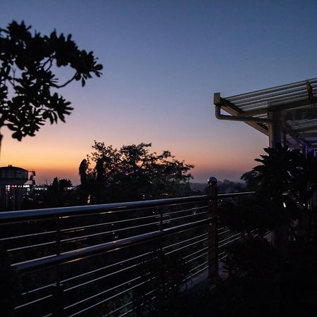 Hotel Alaya Dehradun Eksteriør bilde