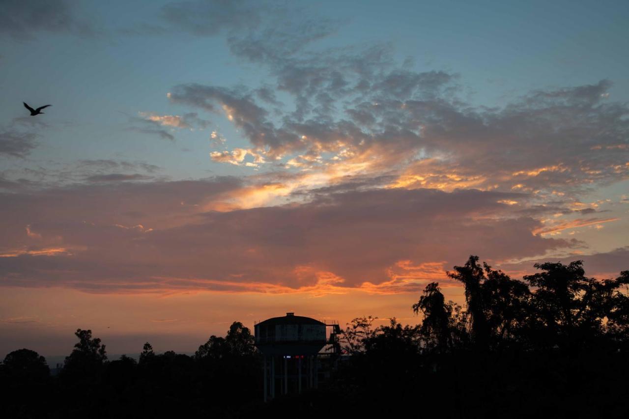 Hotel Alaya Dehradun Eksteriør bilde