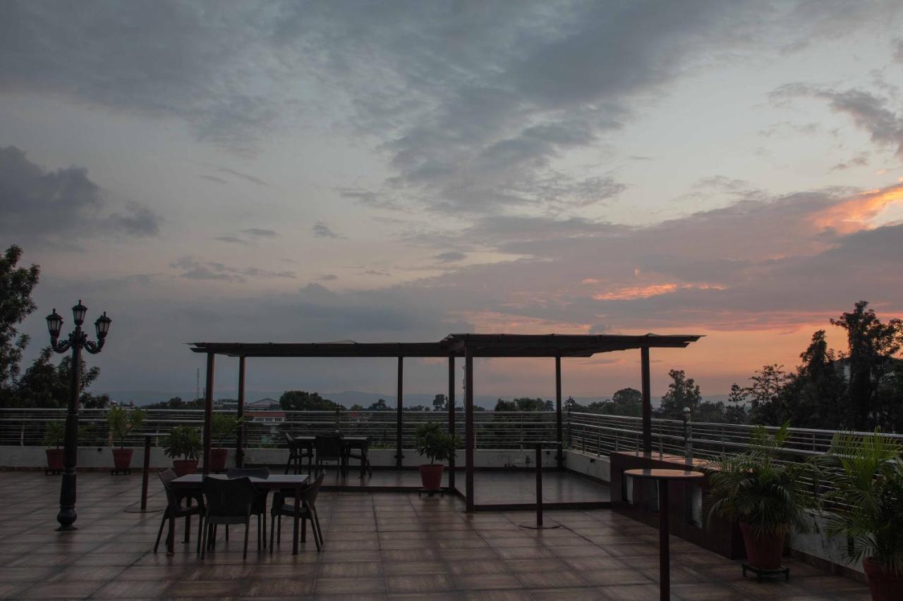 Hotel Alaya Dehradun Eksteriør bilde