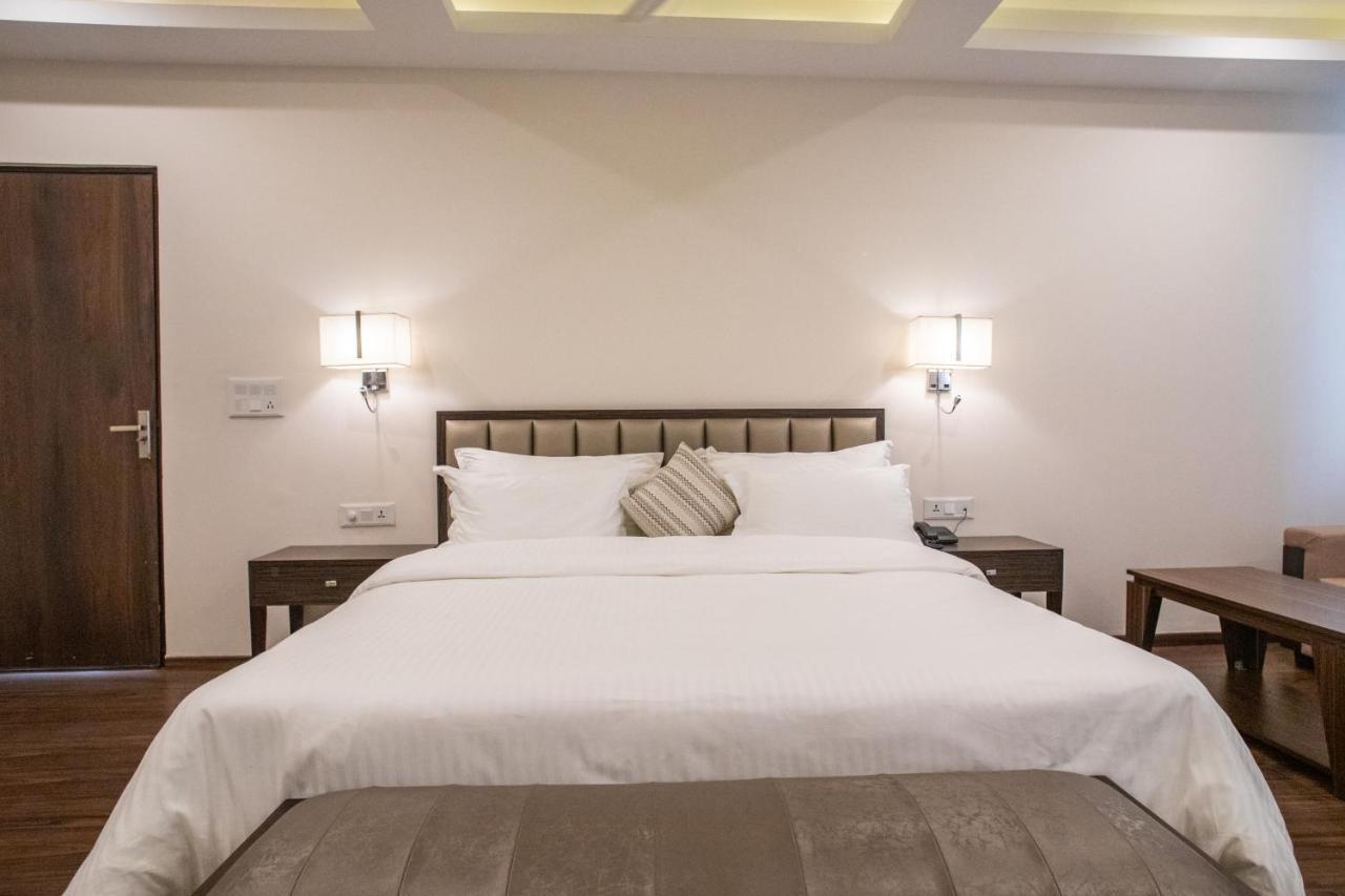 Hotel Alaya Dehradun Eksteriør bilde