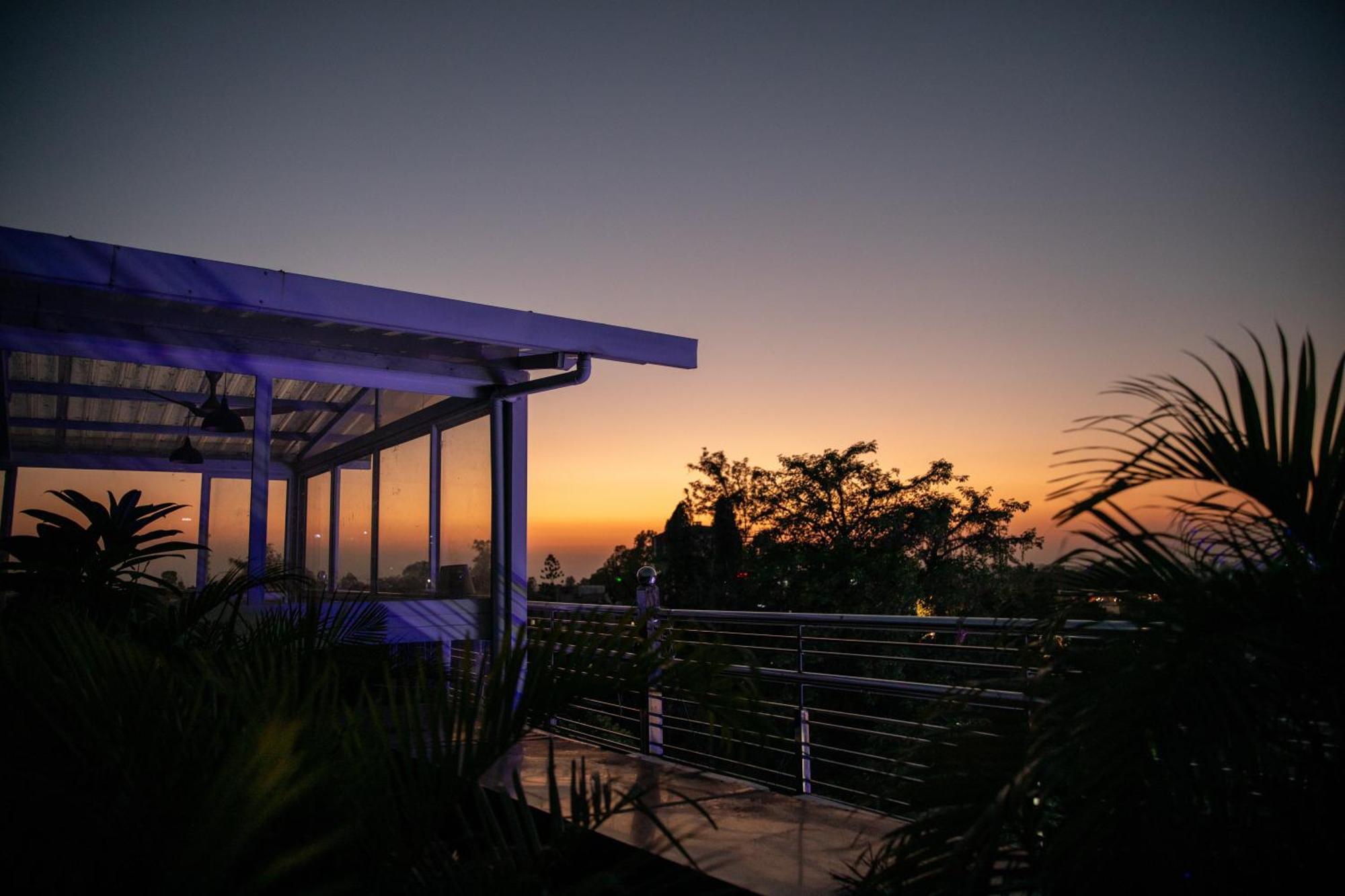 Hotel Alaya Dehradun Eksteriør bilde