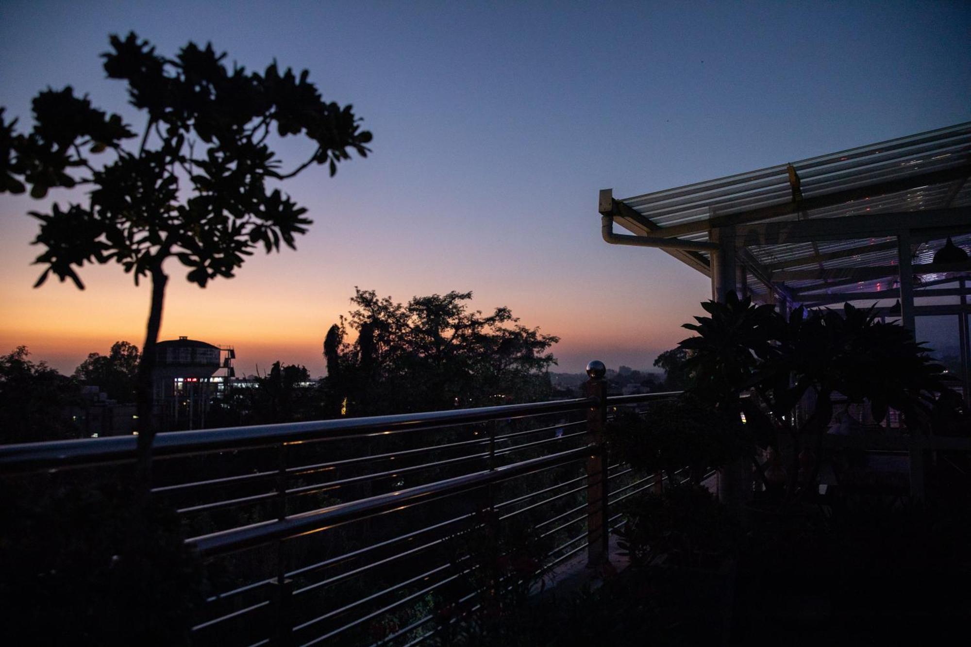 Hotel Alaya Dehradun Eksteriør bilde