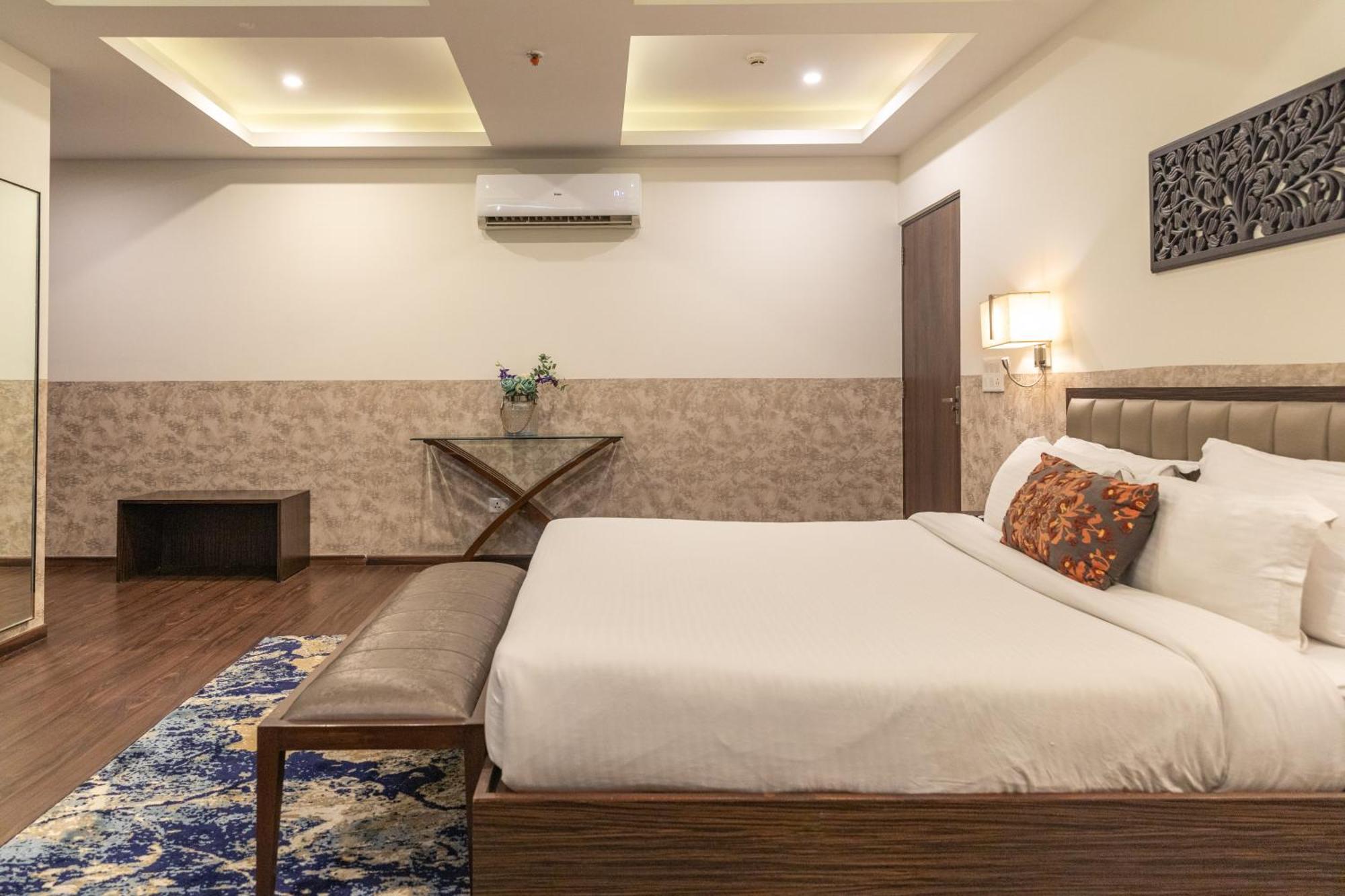 Hotel Alaya Dehradun Eksteriør bilde