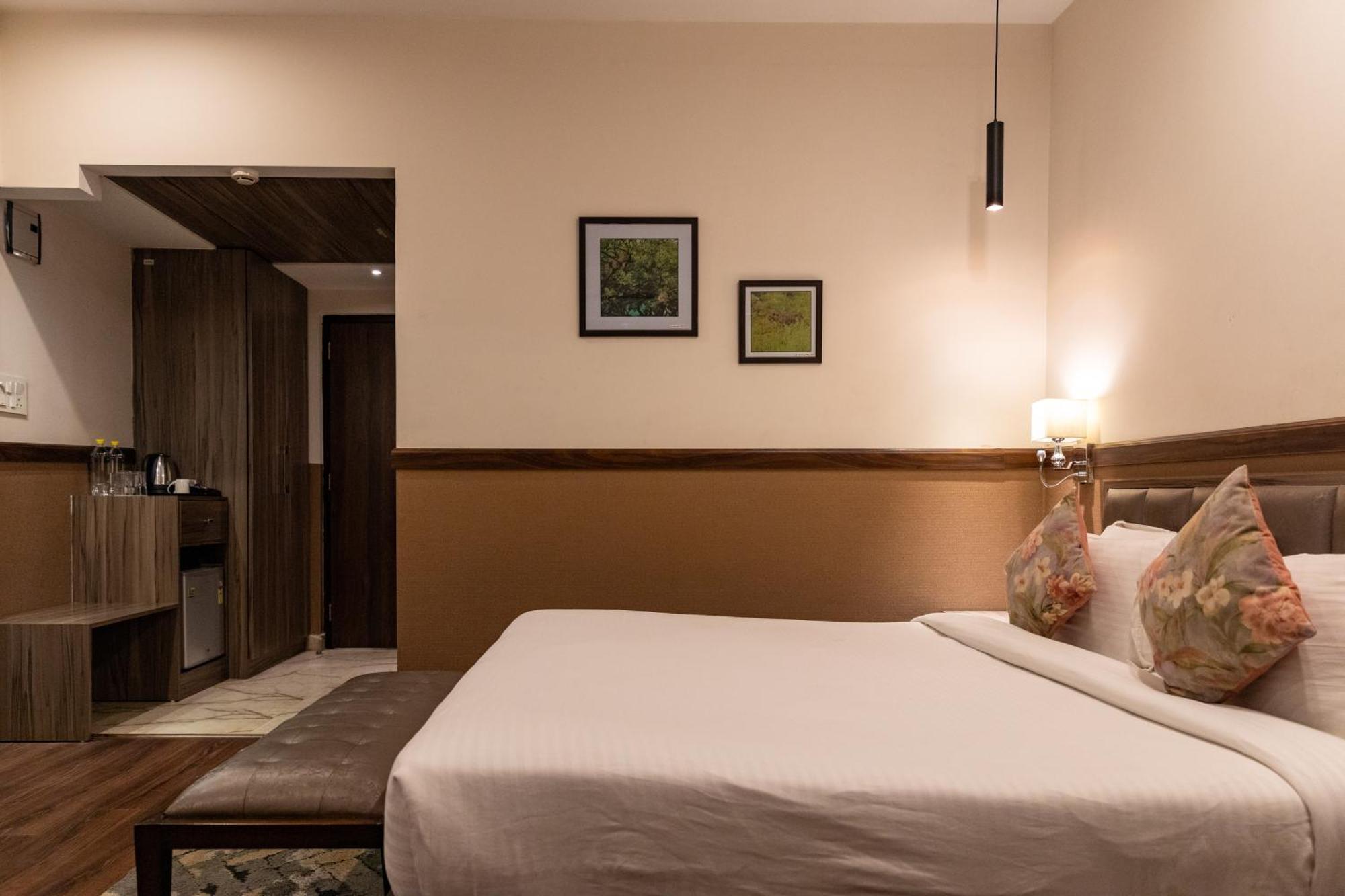 Hotel Alaya Dehradun Eksteriør bilde